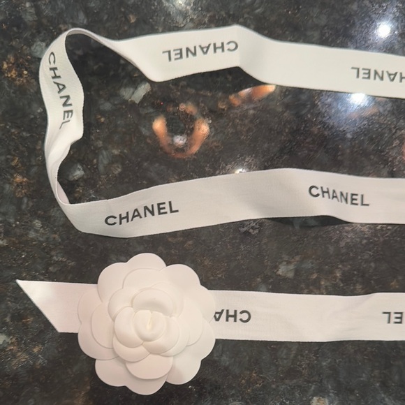 CHANEL White Ribbon with Camellia Flower - Picture 1 of 3